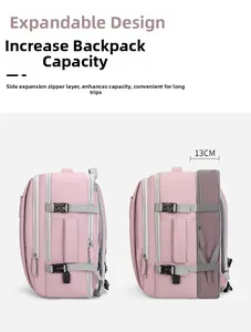 Dettaglio dello zaino rosa con sistema di espansione laterale per 13cm di capacità extra