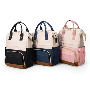 Trois sacs à dos imperméables bicolores pour ordinateur avec détails en cuir et poches