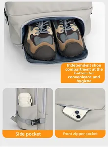 Detail eines hellgrauen Reise-Rucksacks mit wasserdichtem Stoff und separatem Schuhfach