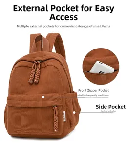 Detail van bruine corduroy rugzak met multi-pocket structuur en opslagcapaciteit