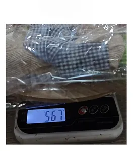 Detailed view of plaid welcome sign decoration weighing 567g on a digital scale