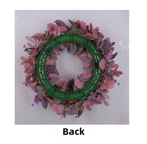 Vue arrière de la couronne de feuilles violettes montrant le support en plastique vert
