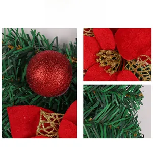 Détails macro d'une guirlande de Noël avec boules rouges et pétales en velours
