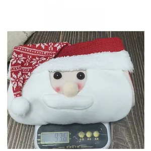 Mesure détaillée du poids affichant 93,6 g pour le sac cadeau tricoté du Père Noël