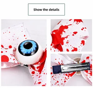 Detalle del lazo para pelo de Halloween con manchas de sangre y un ojo azul central