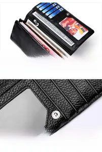 Vue détaillée de l'intérieur du portefeuille en cuir noir avec fentes et bouton-pression