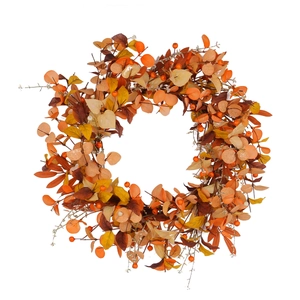 Ghirlanda autunnale con foglie di acero arancioni e bacche per decorazione porta