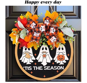 Couronne de porte Halloween avec feuilles d'érable et nœud fantôme sur plaque bois