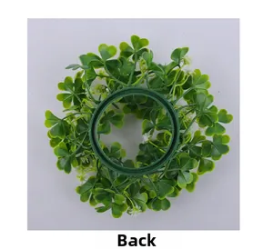 Vista posteriore dettagliata della ghirlanda per candele a trifoglio per San Patrizio in plastica