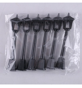 Set de seis farolas en miniatura de plástico negro para decoración de micro paisajes