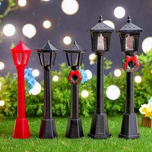 Set de 5 farolas vintage en miniatura con coronas navideñas para decoración de paisajes DIY