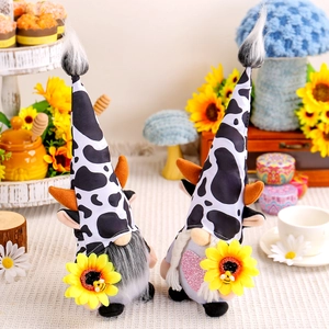 Lot de nains en peluche avec chapeaux vache et tournesols pour décor rustique