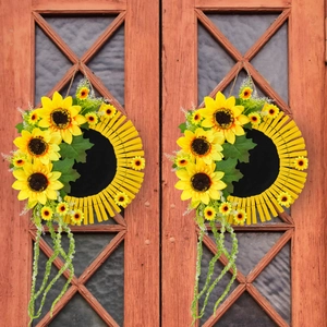 Couronne de tournesols rustique avec lattes en bois jaune sur porte en bois vintage