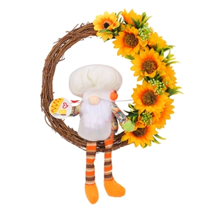 Décoration suspendue de gnome chef tournesol sur couronne de rotin pour décor printemps