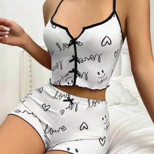 Set pigiama due pezzi bianco a coste da donna con stampe a tema love e smile nere