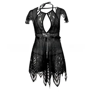 Détail de lingerie en dentelle noire transparente avec découpe et ruban en satin