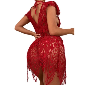 Ensemble de lingerie en dentelle rouge sexy avec dos nu et ourlet à franges irrégulier