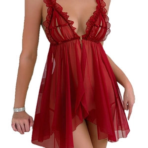 Nuisette rouge sexy en tulle transparent avec col en V, dentelle et boucle métallique