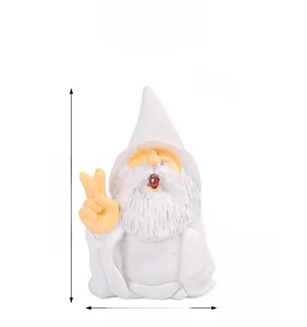 Détails des dimensions et poids de 189g d'une statuette de nain de jardin avec signe V