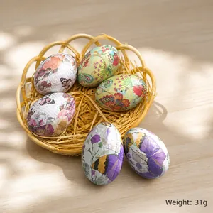 Vue détaillée du lot d'œufs de Pâques de 31g avec panier tressé en osier léger