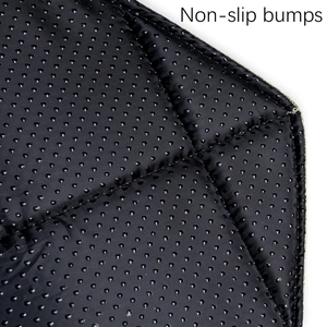 Detail van de kattenmand met antislip-noppen op de waterbestendige zwarte onderkant