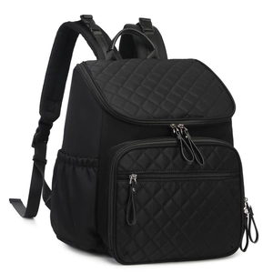 Détail du sac à langer noir matelassé avec tissu imperméable et bretelles