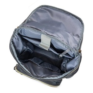 Détail intérieur du sac à langer avec compartiment ordinateur et sangles élastiques
