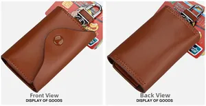 Detailansicht der braunen Schlüsseltasche aus Leder mit Metallhaken, Vorder- und Rückseite