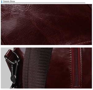 Detailliertes Makro von dunkelrotem Öl-Wachs-Leder und Metallbeschlägen der Herren-Brusttasche