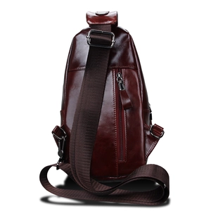 Vintage Herren-Brusttasche aus glänzendem Ölwachs-Leder mit verstellbarem Gurt in Dunkelbraun