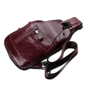 Hochwertige burgunderrote Leder-Brusttasche für Herren mit mehreren Reißverschlusstaschen