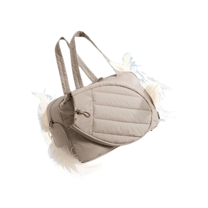 Borsa tote da tennis trapuntata beige per pickleball con dettagli in piuma