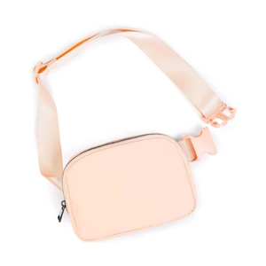 Detail van roze nylon hardloopriem met verstelbare band en duurzame gesp