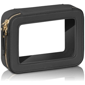 Detalle de neceser negro de cuero Saffiano con ventana de PVC transparente y cremallera dorada