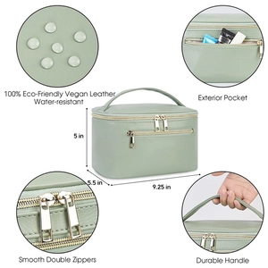 Trousse de toilette vert sauge en cuir végan imperméable avec dimensions de voyage