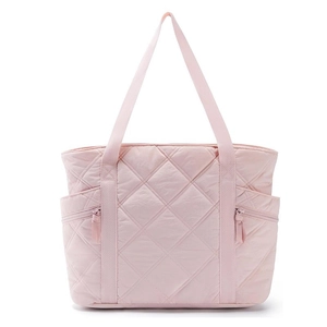 Sac fourre-tout matelassé rose avec poches zippées et design spacieux pour le voyage