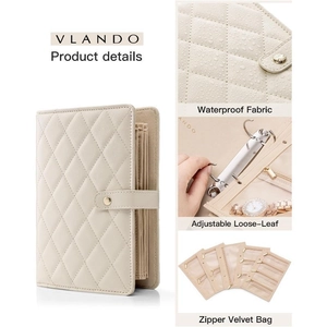 Organizzatore per gioielli beige trapuntato con tessuto impermeabile e tasche in velluto