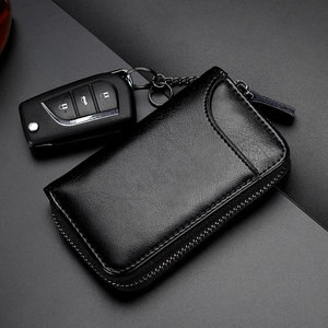 Estuche para llaves de coche de cuero negro con cremallera plateada y ranura para tarjetas