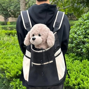 Détail de la maille respirante et du cordon de serrage d'un sac à dos pour chat
