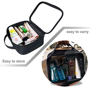 Detalle de bolsa de cosméticos de PVC con tapa transparente y asa para artículos de aseo