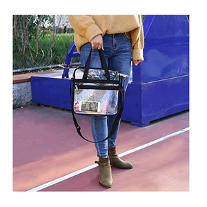 Grand sac cabas transparent en PVC avec bandoulière noire réglable et vue intérieure
