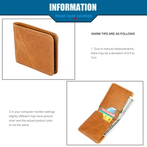 Dettaglio del portafoglio in pelle bovina RFID con fessure per carte e scomparto banconote