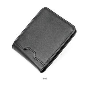 Vista laterale del portafoglio nero in vera pelle con protezione RFID e texture fine