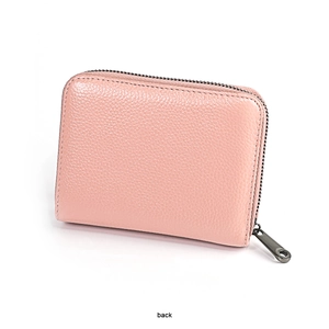 Vista trasera de la cartera de cuero rosa granulado con cierre de cremallera metálica