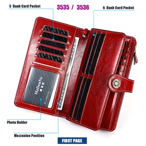 Détail intérieur du portefeuille vintage rouge avec 11 fentes pour cartes et photo