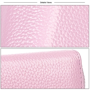 Detalle de la textura de cuero litchi rosa y costuras de precisión en el tarjetero