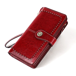 Portefeuille long vintage en cuir rouge foncé avec rivets et boucle de marguerite rétro