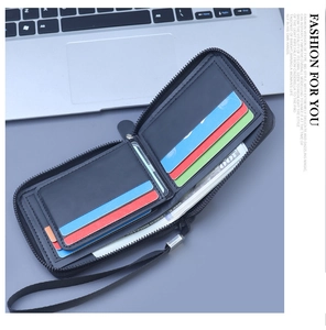 Détail intérieur du portefeuille zippé noir avec porte-cartes et compartiment à billets