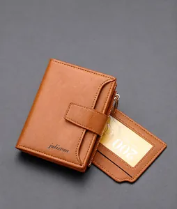 Detailansicht der braunen Lederbrieftasche mit Reißverschlussfach und Druckknopfverschluss