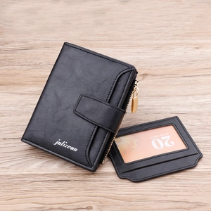 Kurze Herrenbrieftasche in Grau mit goldenem Reißverschluss und Kartenetui auf Holz